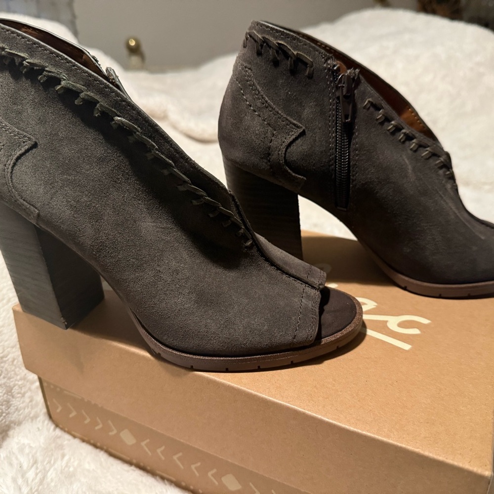 Zodiac Heeled Boots Size 8 with Peep-Toe Design - Olive Gray color